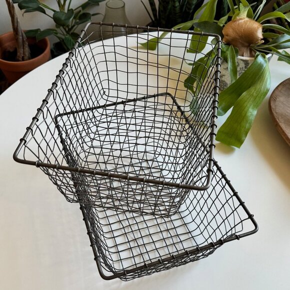 Set of 2 x Wire Baskets - Picture 1 of 4